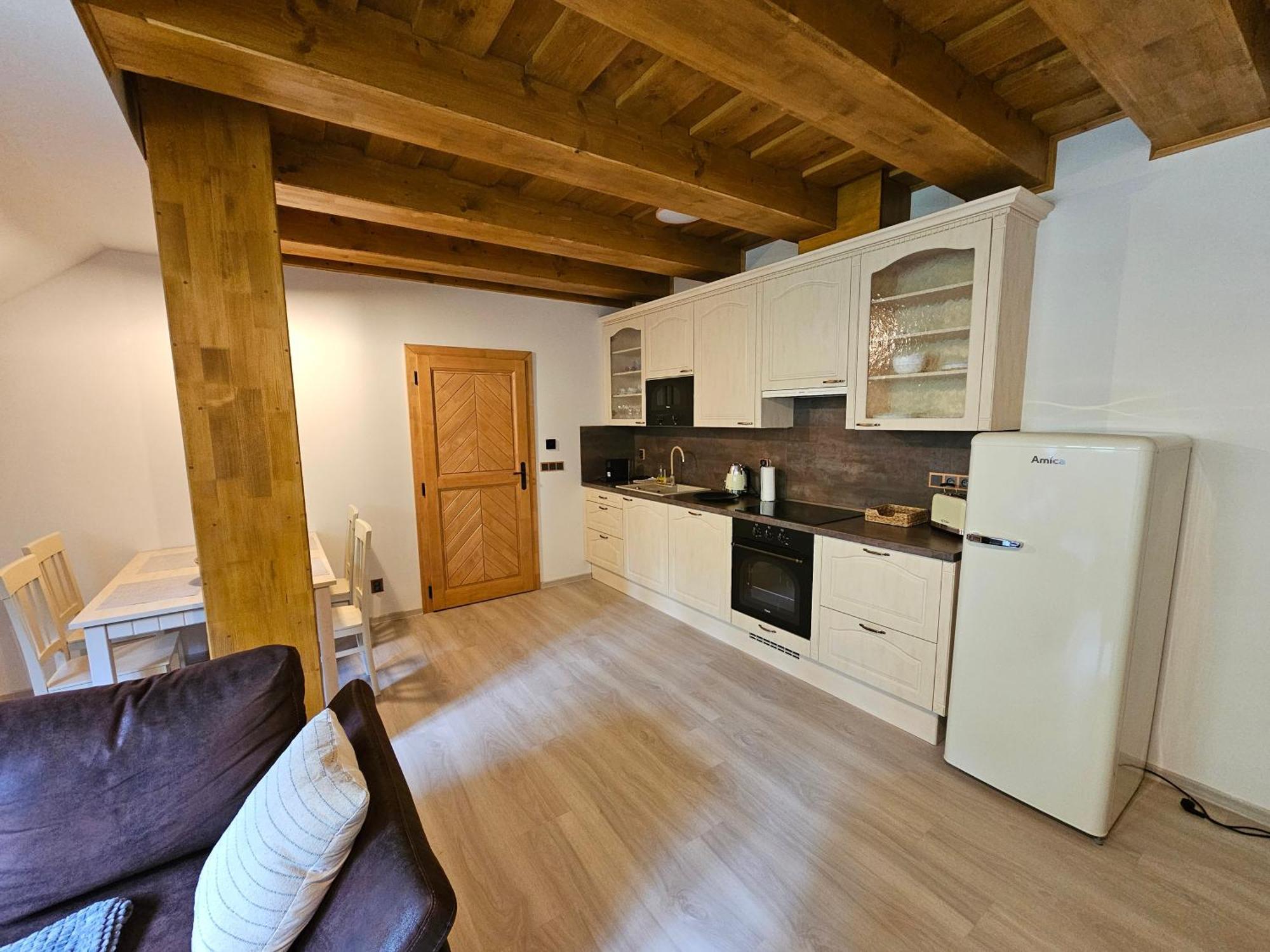 Velké Karlovice Apartmany Jezerne מראה חיצוני תמונה